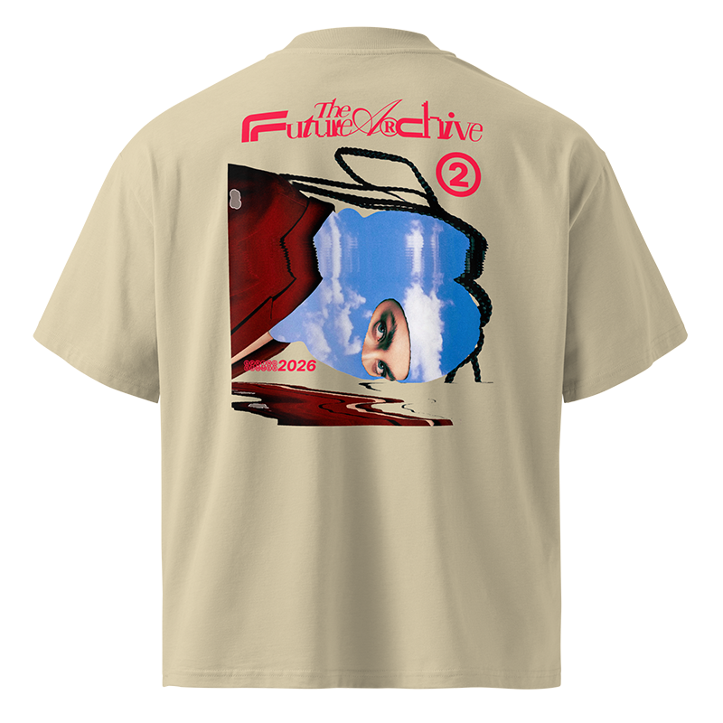 Oversized Shirt in Stone von hinten, Rückenprint The Future Archive mit einer Sturmhaube aus Himmel und Wolken